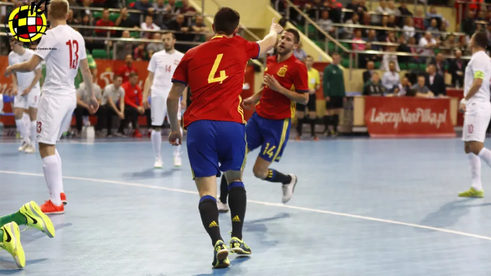 Rafael García "Bebe" celebra el primer tanto contra Polonia