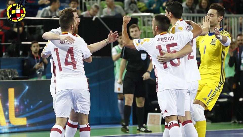 Los jugadores de la selección celebran el gol de España frente a Azerbaiyán