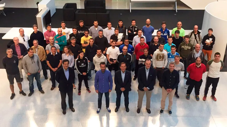 El Seleccionador Jorge Vilda ofrece una clase para futuros entrenadores de élite en Pamplona 