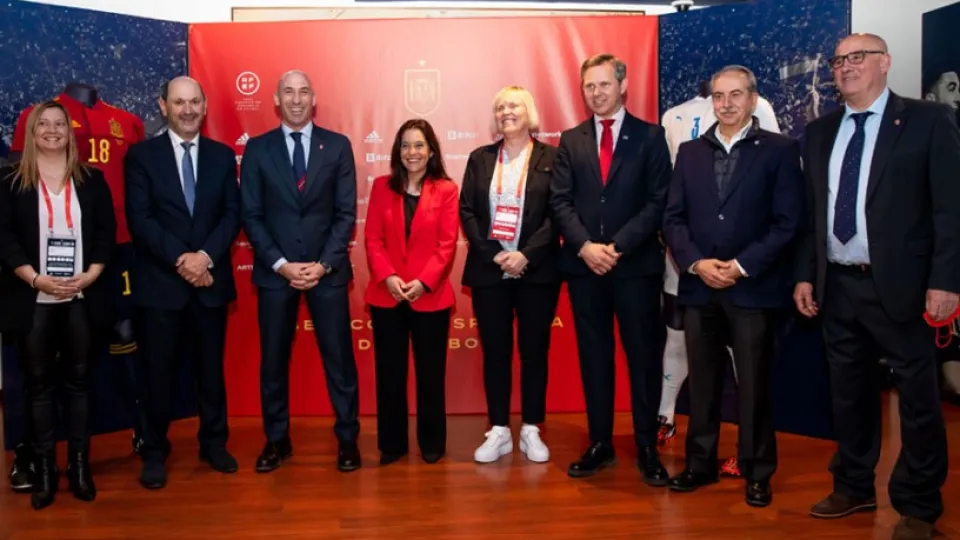 Luis Rubiales preside en el estadio de Riazor el acto institucional por el España - Islandia