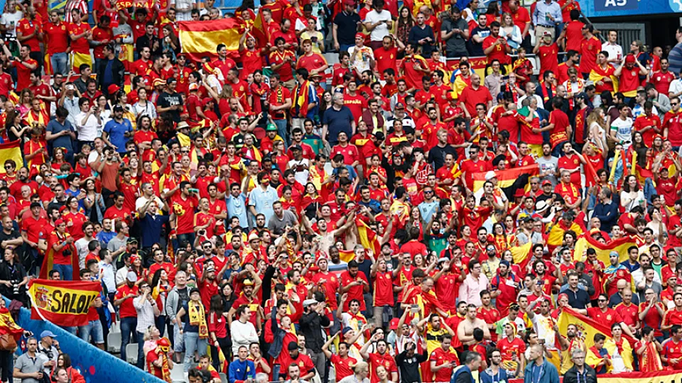Los aficionados españoles animan a la Selección durante un encuentro de la pasada Eurocopa