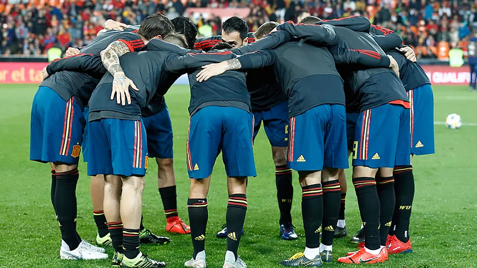 Los jugadores de la Selección se conjuuran antes del choque frente a Noruega