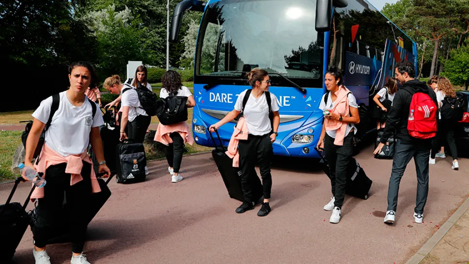 Las jugadoras de la Selección española viajan por Francia