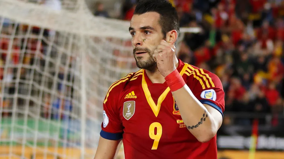 Álvaro Negredo celebrando su gol