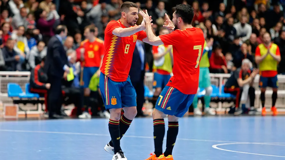 Andresito celebra un gol ante Finlandia