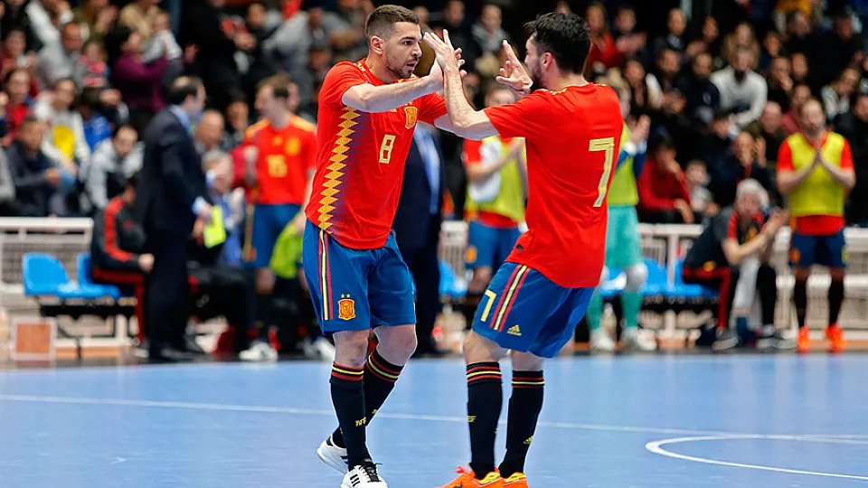 Andresito celebra un gol ante Finlandia