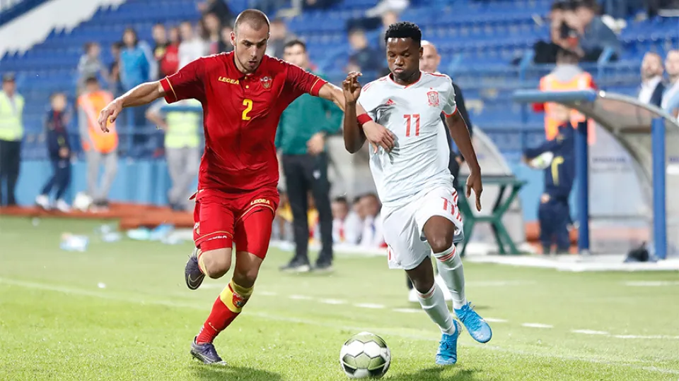 Momento del partido entre Montenegro y España jugado en Podgorica