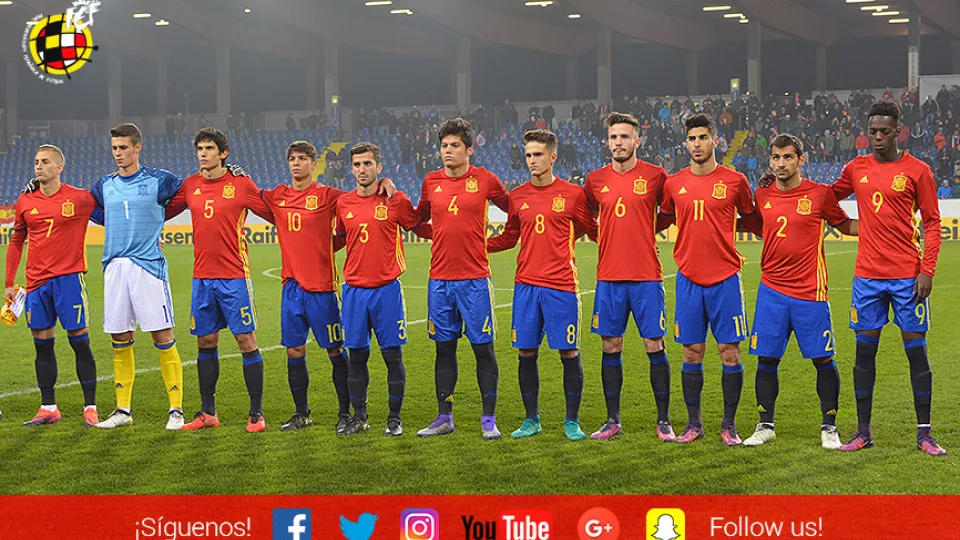 La Selección Española Sub-21 posa en el estadio NV Arena de St. Pölten