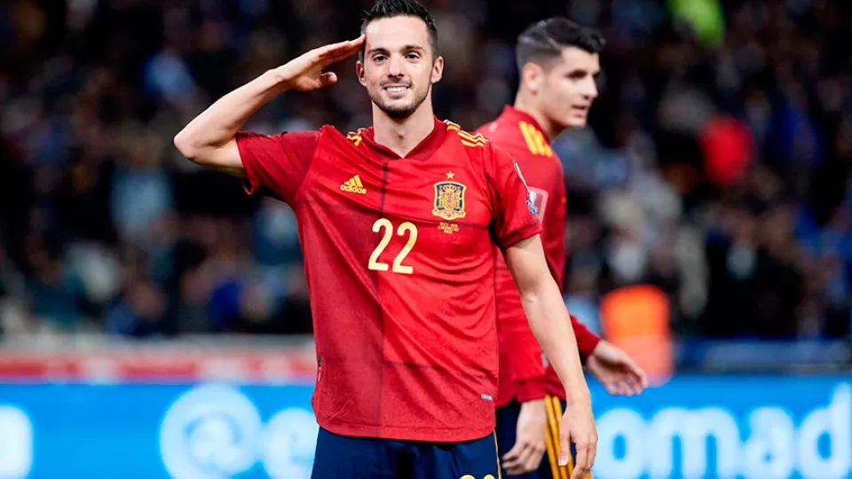 Pablo Sarabia festeja su gol a Grecia en Atenas