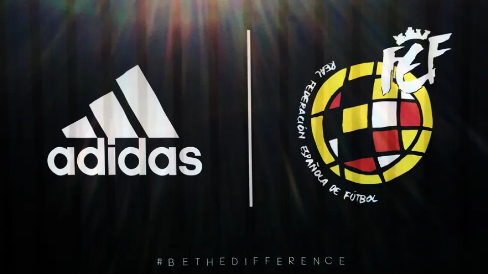 Adidas presenta la nueva camiseta de España