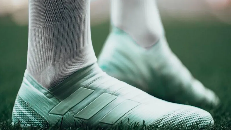 ¿Conoces las nuevas botas del internacional Lucas Vázquez?