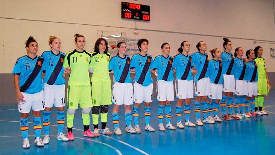 La Selección Española Femenina de Fútbol Sala, unida antes del encuentro en Calamonte