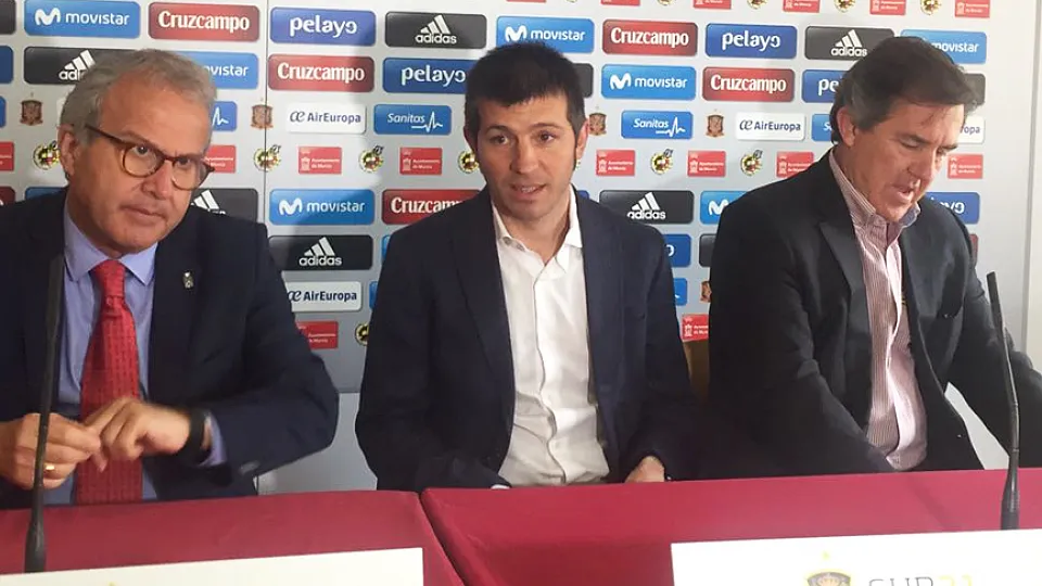 Felipe Coello, Albert Celades y José Miguel Monje durante la conferencia de prensa en el Ayuntamiento de Murcia 