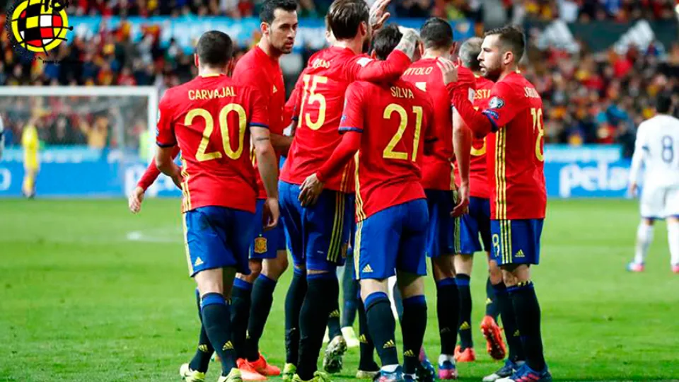 Los jugadores de la Selección española celebran un gol