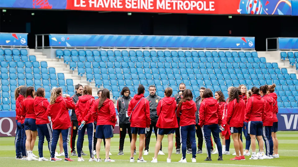 La Selección española femenina en el estadio Océane de El Havre