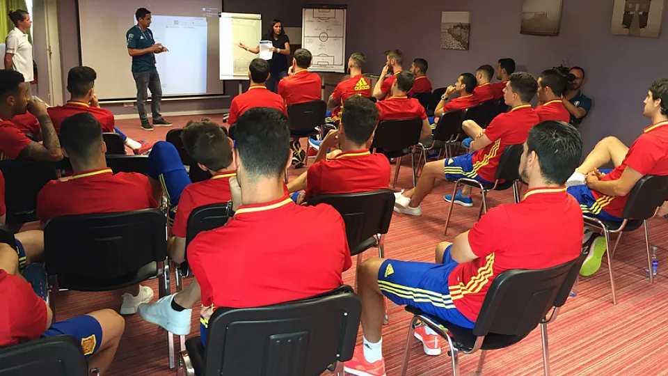 Charla de los colegiados