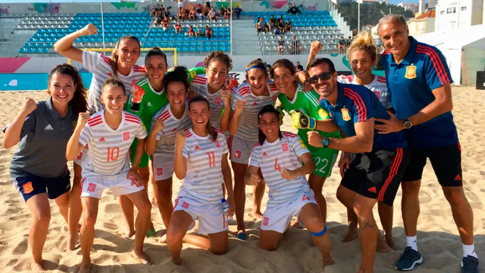 La Selección femenina de fútbol playa tras ganar a República Checa