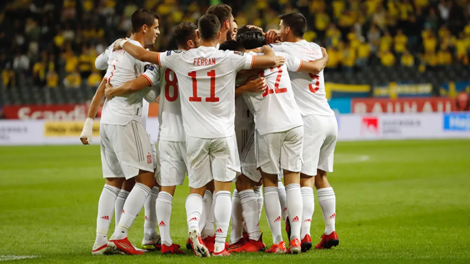 Los jugadores de la Selección española durante el partido frente a Suecia en Solna