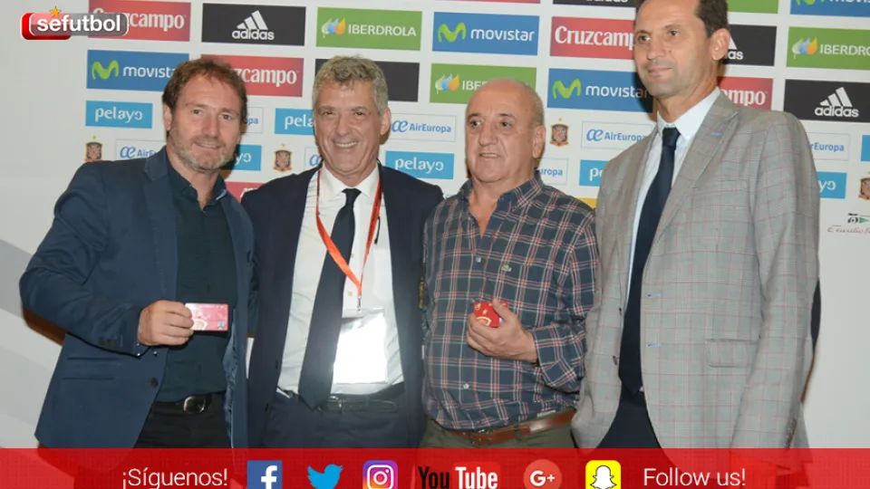 D. Ángel María Villar junto a Juan Carlos, Marianín y Fernando Giner, presidente de AEdFI