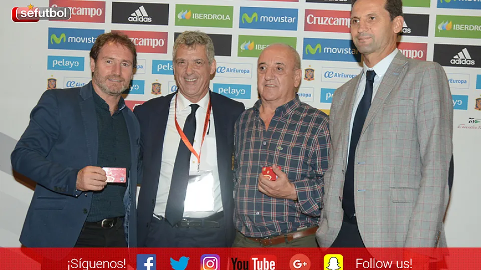 D. Ángel María Villar junto a Juan Carlos, Marianín y Fernando Giner, presidente de AEdFI