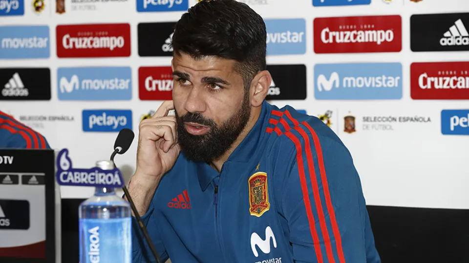 Diego Costa atiende a los medios en rueda de prensa