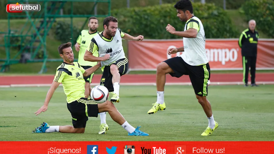 Costa, Mata y Azpilicueta con la Selección española
