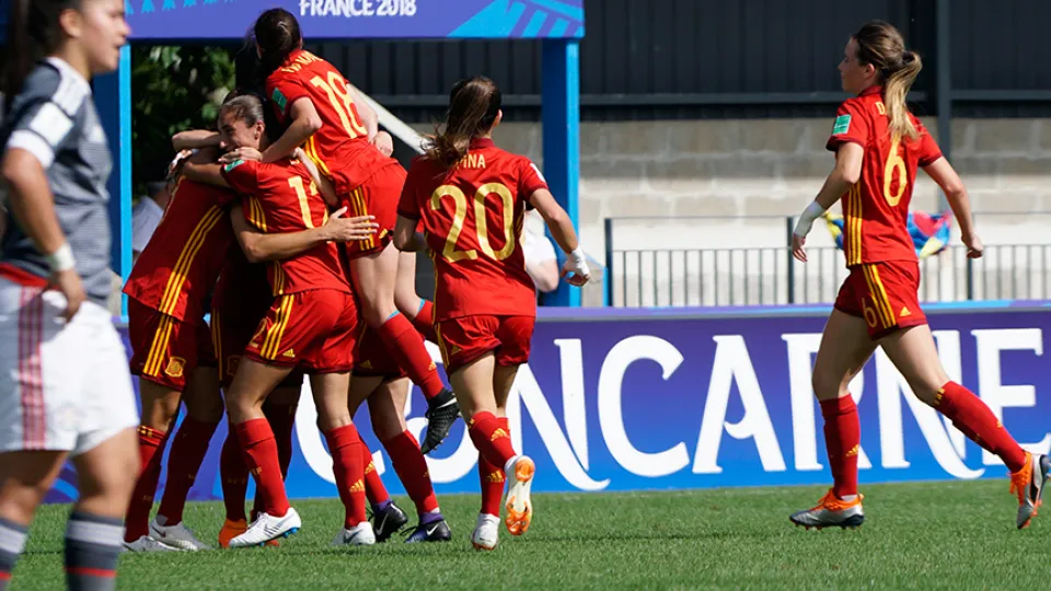 Las jugadoras de la Selección española celebran su primer tanto en el Mundial