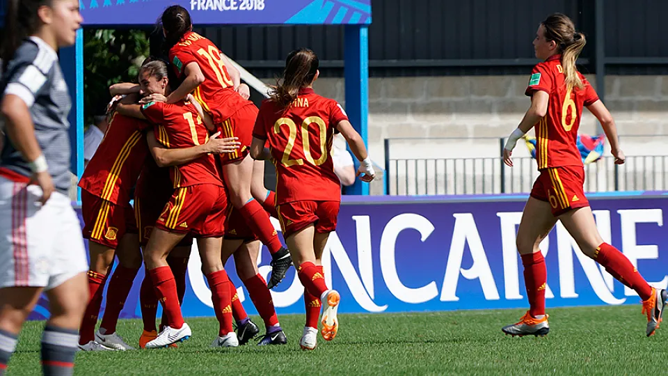 Las jugadoras de la Selección española celebran su primer tanto en el Mundial