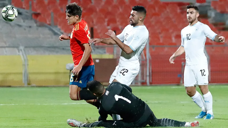 Momento del partido entre las selecciones Sub-21 de Israel y España disputado en Ramat Gan