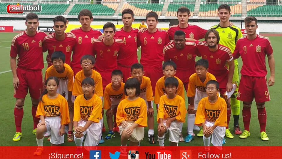 La Selección Española Sub-18 posa antes del encuentro frente al combinado de Shizuoka