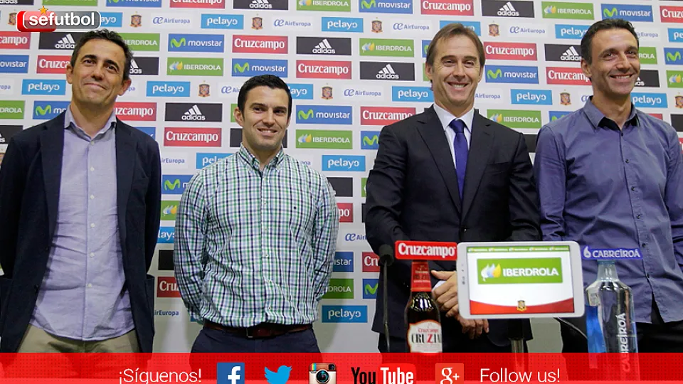 Antolín Gonzalo, Óscar Caro, Julen Lopetegui y Pablo Sanz posan ante los reporteros gráficos