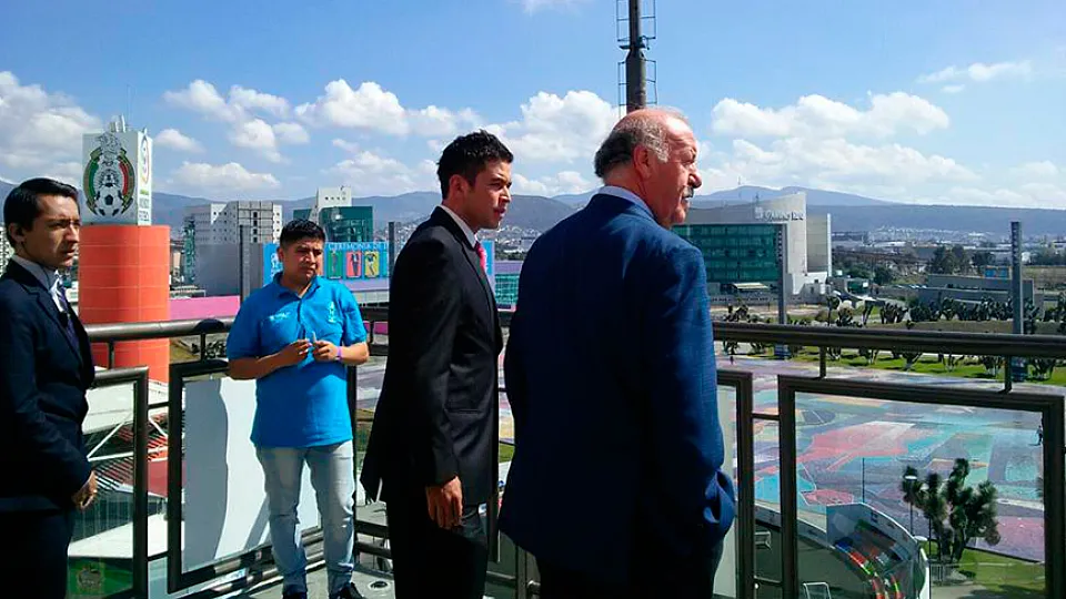 Vicente del Bosque a su llegada al Salón de la Fama de Pachuca (México)