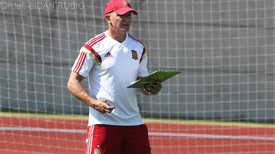 Luis de la Fuente, Seleccionador nacional Sub-19, durante un entrenamiento