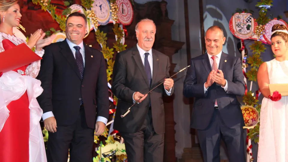 Vicente del Bosque durante el acto en que ha sido nombrado Capataz de Honor de la Fiesta de la Vendimia del Condado