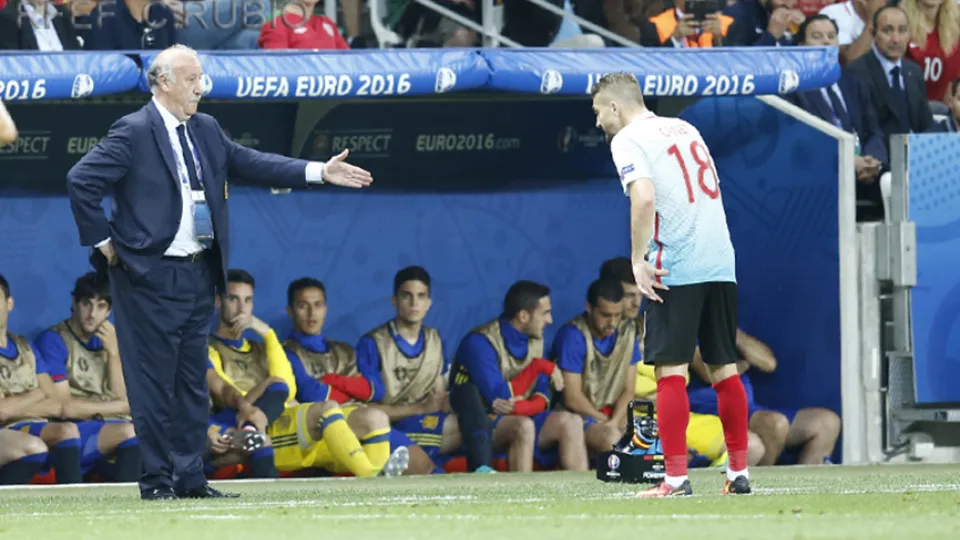 Vicente del Bosque durante un momento del partido ante Turquía