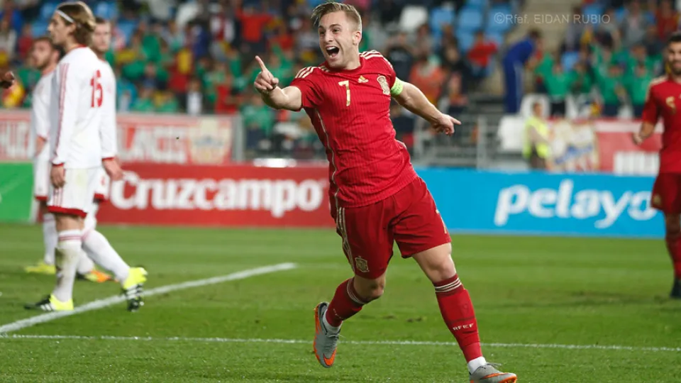 Gerard Deulofeu celebra uno de sus goles a Georgia en Almería