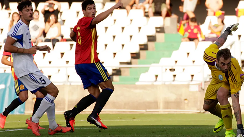 Diego González celebra un gol con la Selección Sub-21