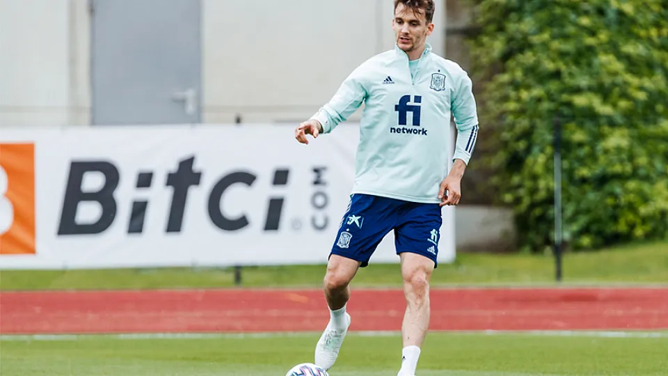 El jugador internacional Diego Llorente se ejercita en la Ciudad del Fútbol