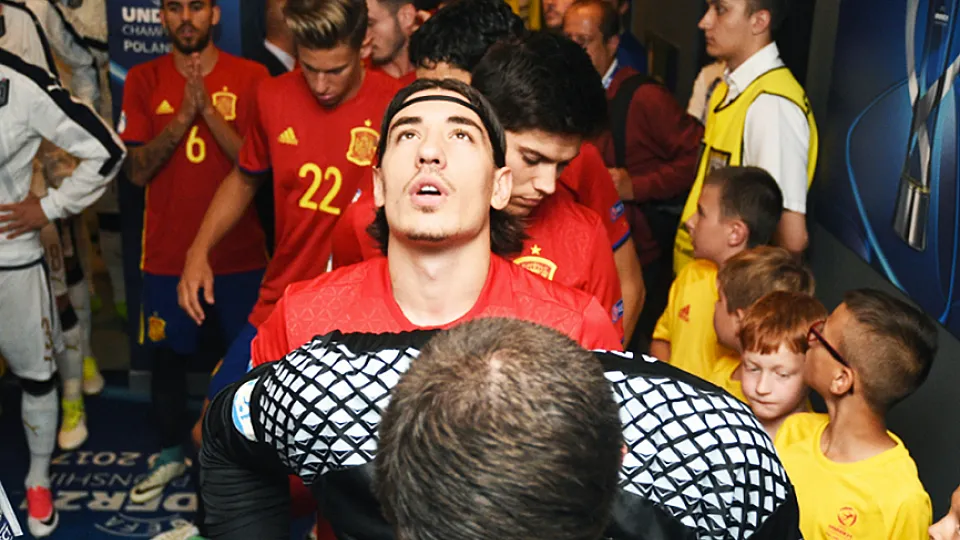 Los jugadores de la Selección Sub-21 se preparan para saltar al campo
