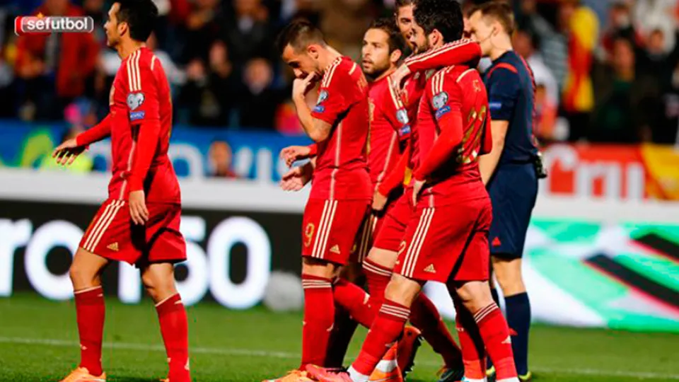 Selección celebrando un gol