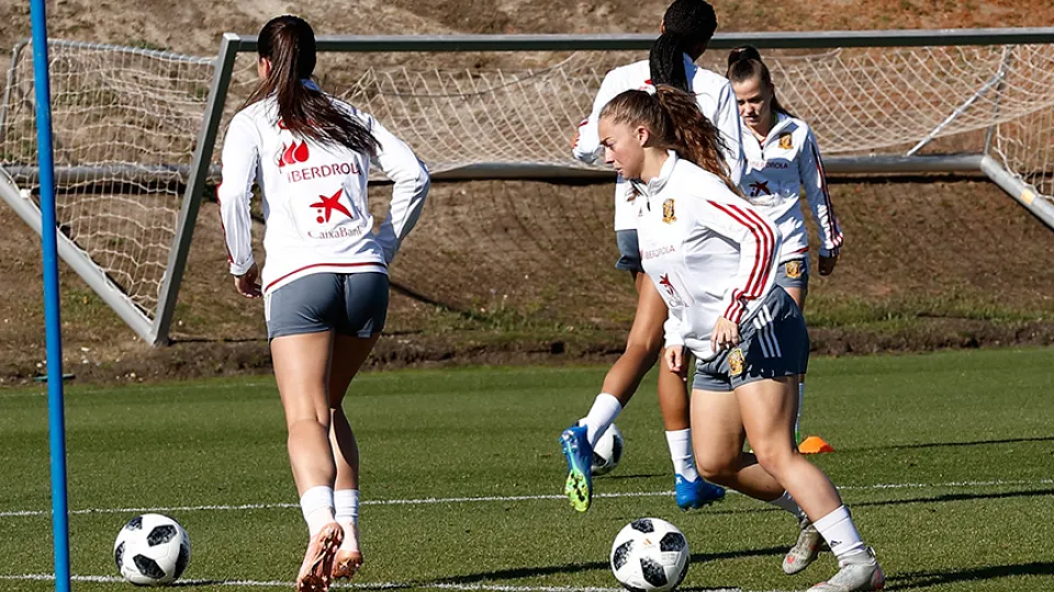 Las jugadoras españolas entrenan en Las Rozas