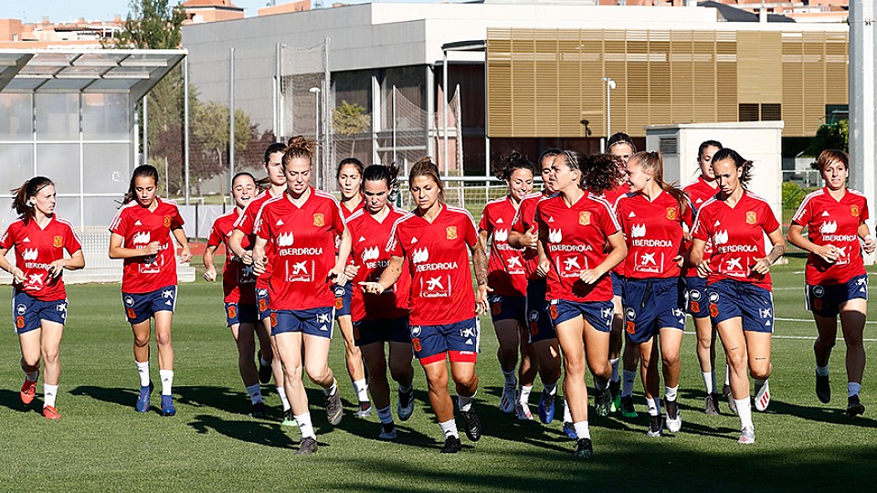 Las jugadoras de la Selección española se entrenan en la Ciudad del Fútbol