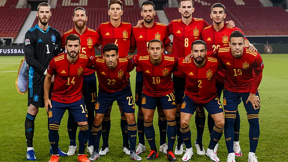 La Selección española posa antes de su encuentro frente a Alemania en Stuttgart