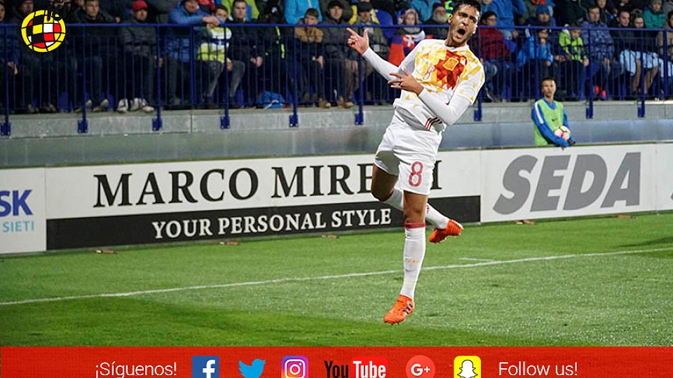 Mikel Merino celebra el primer gol de España