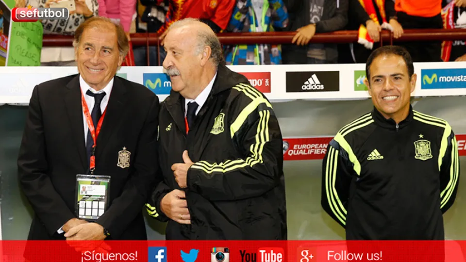 Del Bosque charla con Toni Grande minutos antes del partido