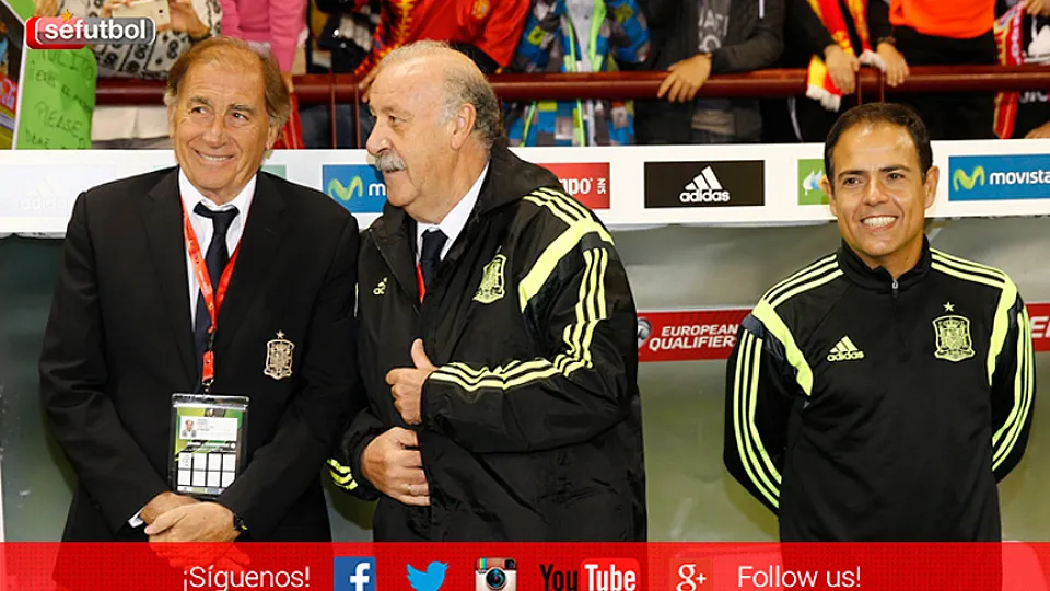 Del Bosque charla con Toni Grande minutos antes del partido