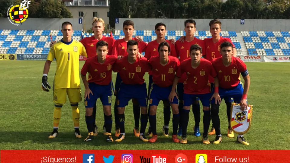 La Selección Sub-17 posa antes de su partido ante Albania