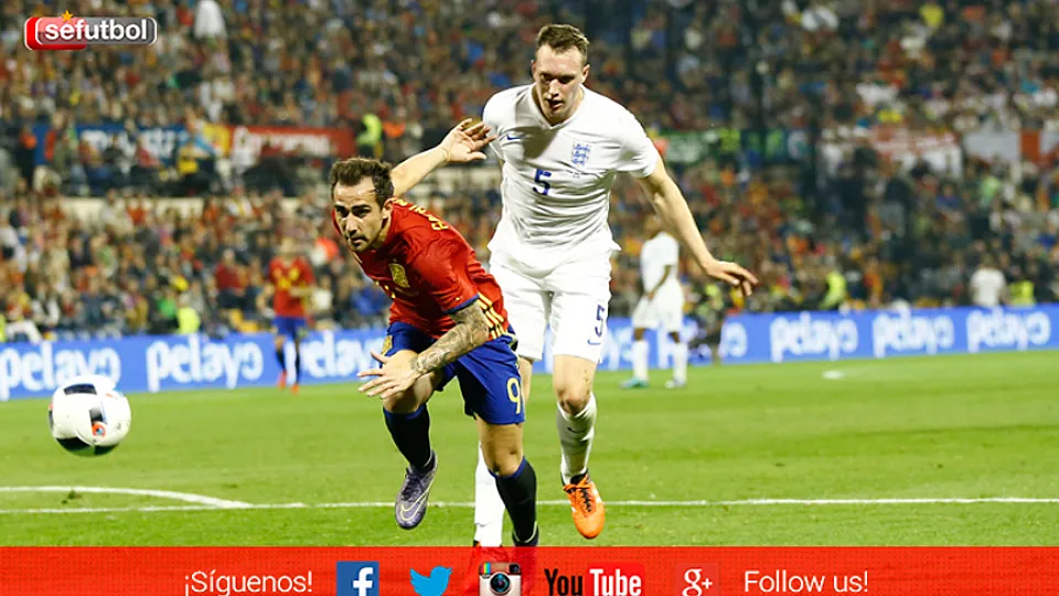 Paco Alcácer durante el encuentro ante Inglaterra