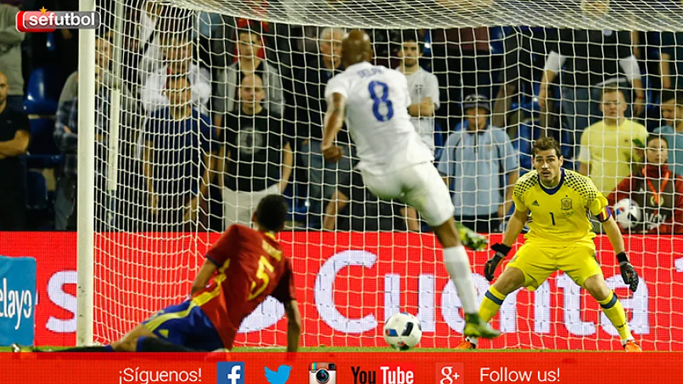 Iker Casillas en el partido ante Inglaterr
