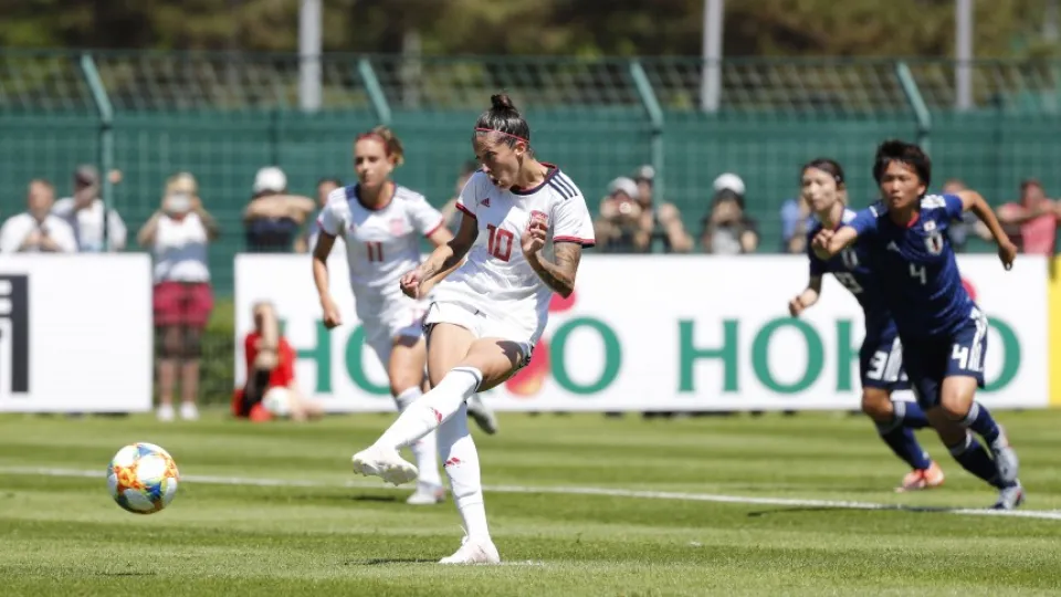 Jenni Hermoso marca de penalti el primer gol del partido
